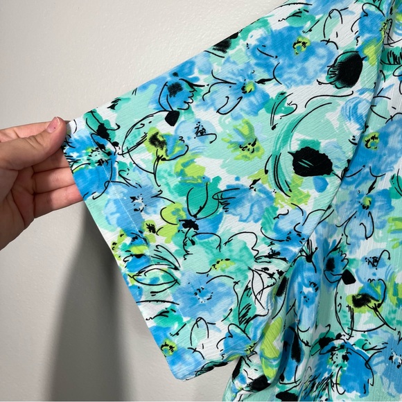 Nikki Women's Plus Size Button Down Lightweight Blue Floral Casual Blouse 22W - Picture 2 of 4